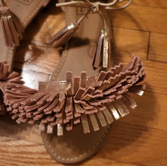 Nwot Gap Rose Gold frill sandal - Picture 2 of 5
